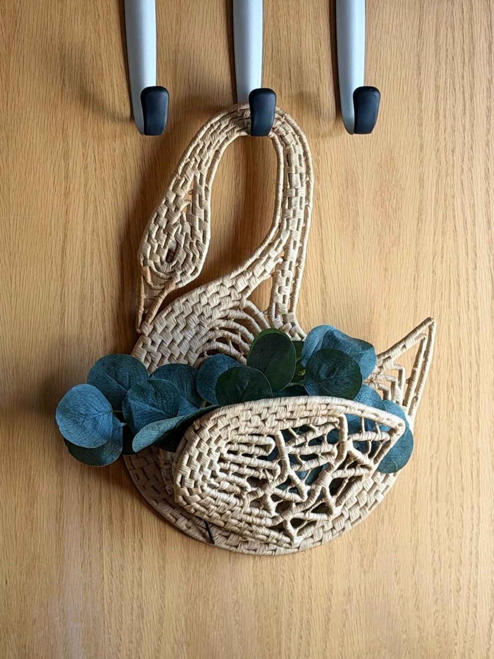 Vintage Woven Swan Straw Decor - Picture 2 of 3